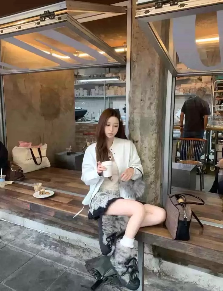 8071 Snowy Fur Boots 4