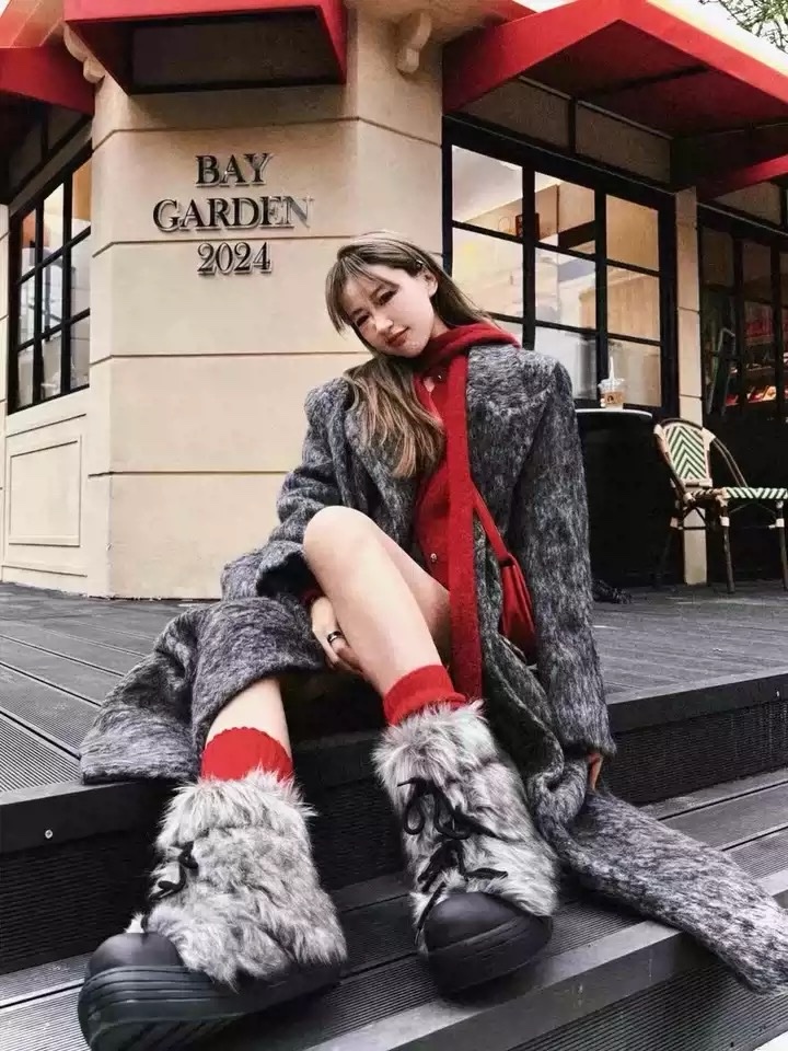 8071 Snowy Fur Boots
