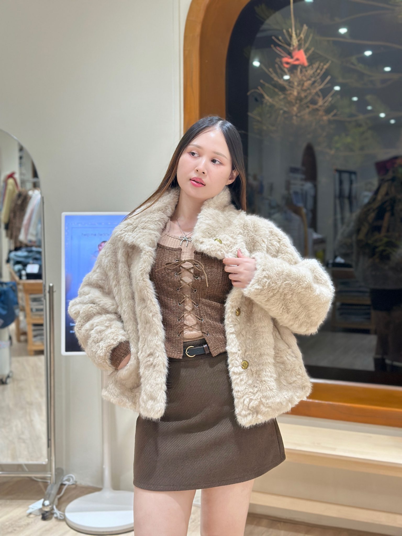 1433 Golden Oval Mink Coat - Image 2