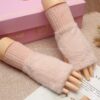 6105 ถุงมือขนมิ้ง นิ้วสอด 12