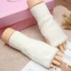 6105 ถุงมือขนมิ้ง นิ้วสอด 13