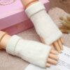 6105 ถุงมือขนมิ้ง นิ้วสอด 14