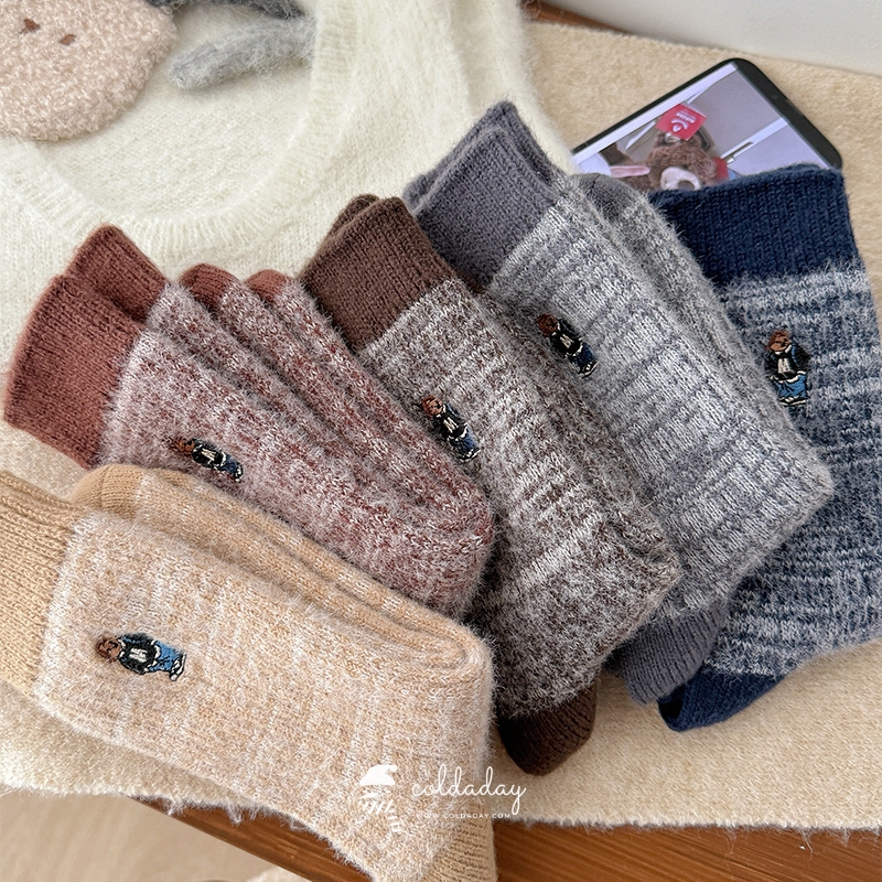 6137 Wooly Bear Hug Socks 10
