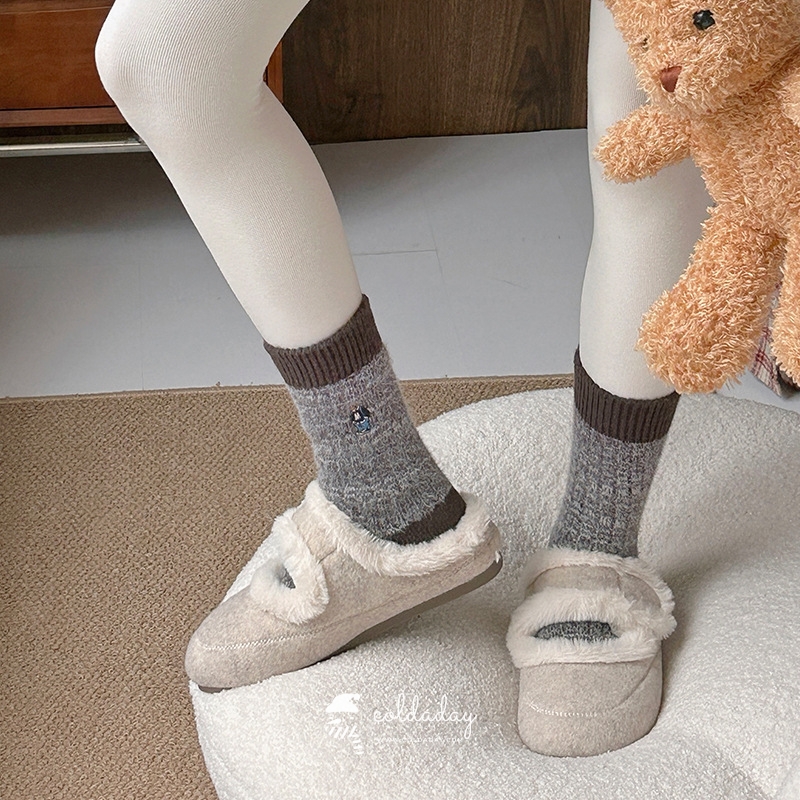 6137 Wooly Bear Hug Socks 13