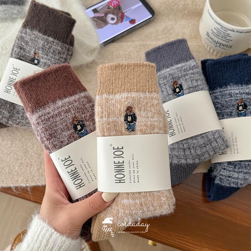 6137 Wooly Bear Hug Socks 15