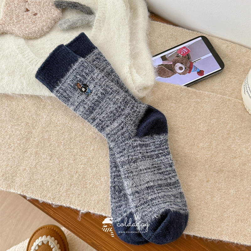 6137 Wooly Bear Hug Socks 3