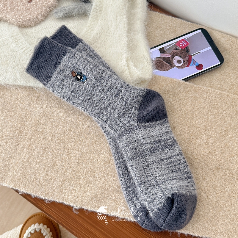 6137 Wooly Bear Hug Socks 4