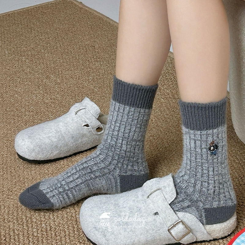 6137 Wooly Bear Hug Socks 8