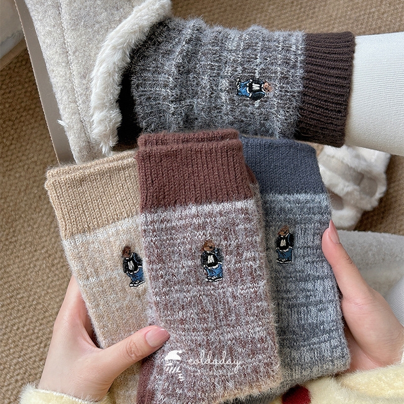 6137 Wooly Bear Hug Socks 9